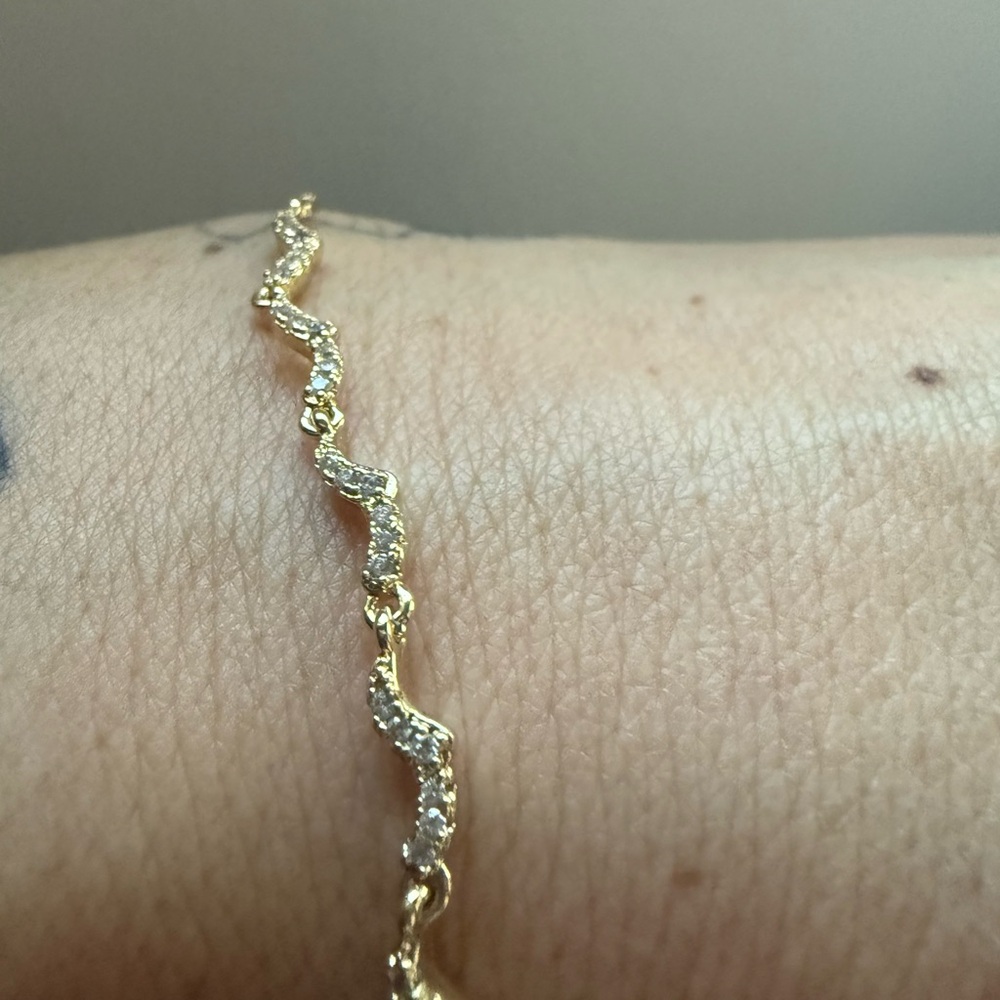 NEW!!Gold-Tone Crystal Delicate Wave Bracelet - Fully Adjustable - Picture 4 of 9